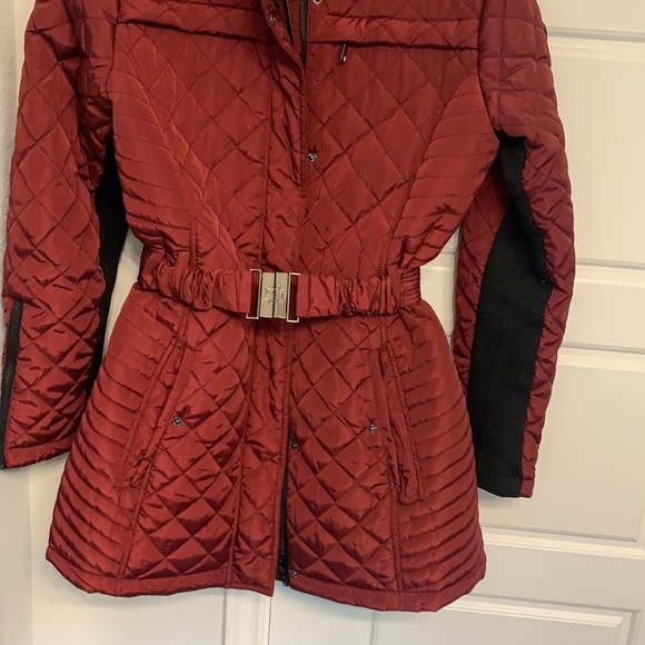 Red jacket - Picture 4 of 7